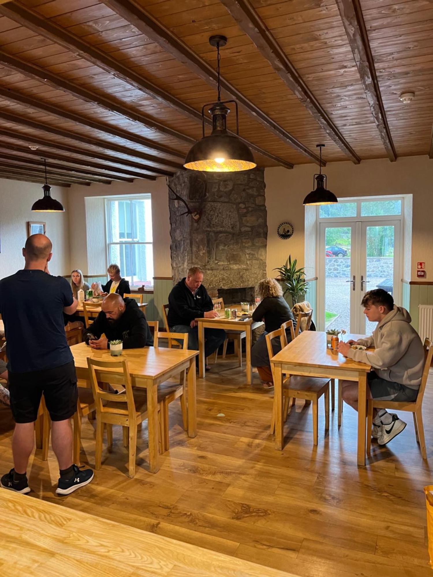 Great Glen Hostel Spean Bridge Buitenkant foto